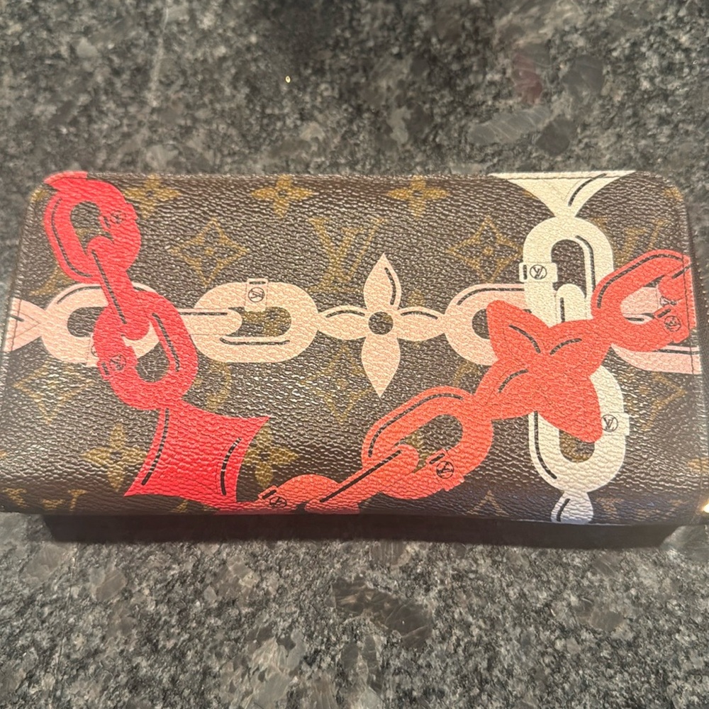 🔥🔥PRICE DROP‼️ Insane Louis Vuitton Rare Limited Wallet w BOX And COA 🔥🔥 - Picture 1 of 1